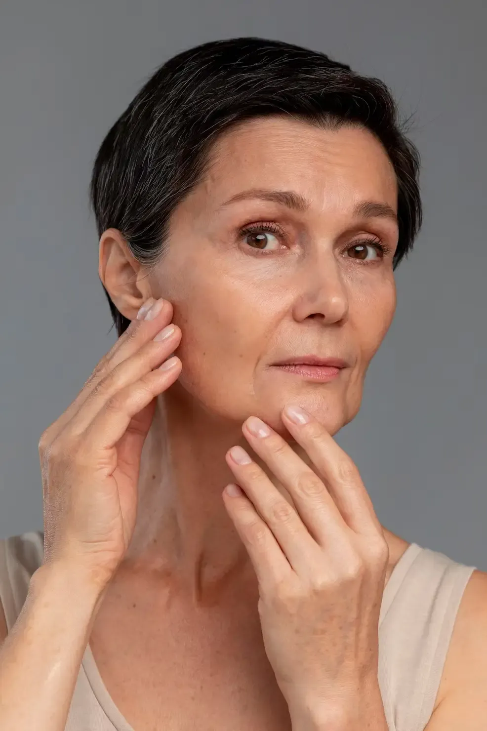 Aplicação de bioestimulador de colágeno na região da testa Aplicação de bioestimulador de colágeno na região da testa